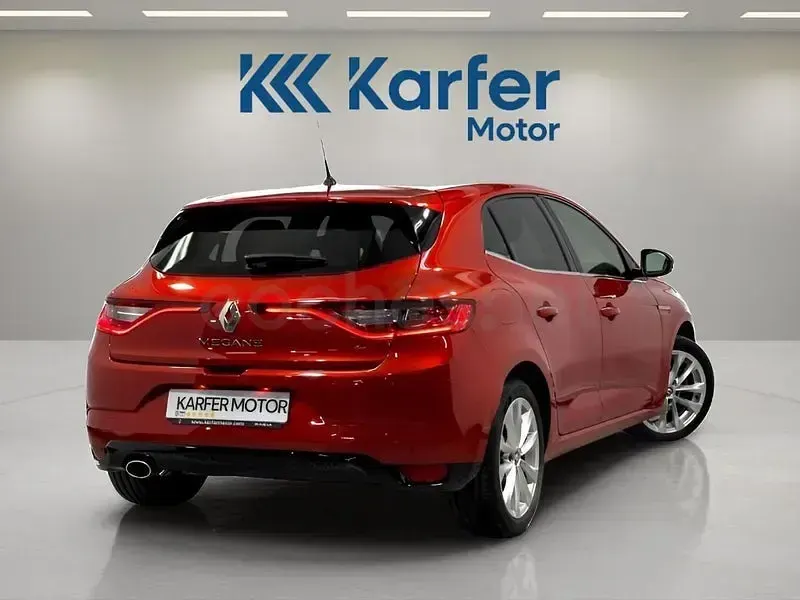 Usado Renault Mégane Zen 115 CV (84 kW) 2020 Rojo Berlina