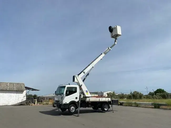 Usado Nissan Cabstar Comfort 122 HP (89 kW) 2014 Branco Pickup