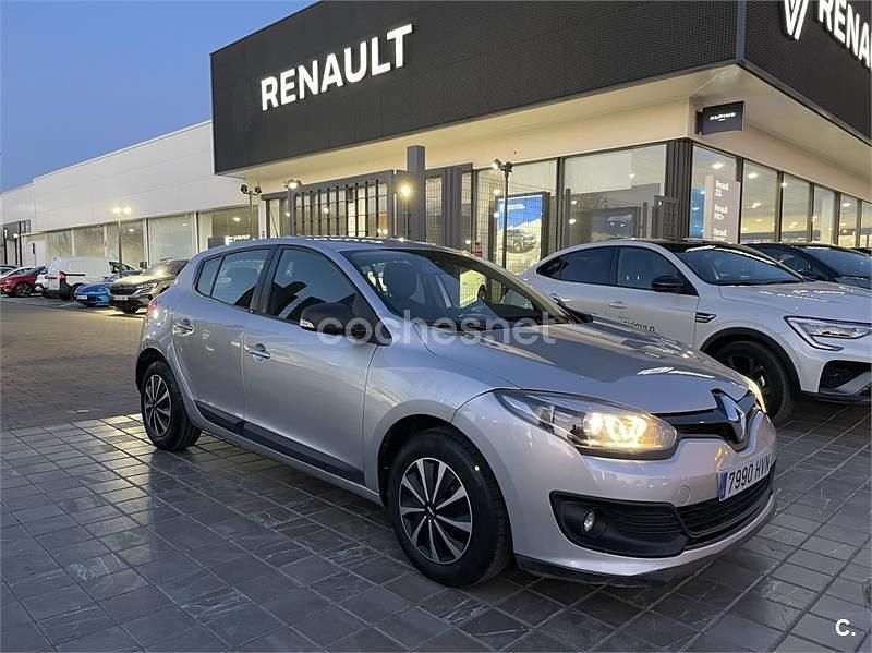 Usado Renault Mégane LIMITED 115 CV (84 kW) 2014 Gris / plata Berlina