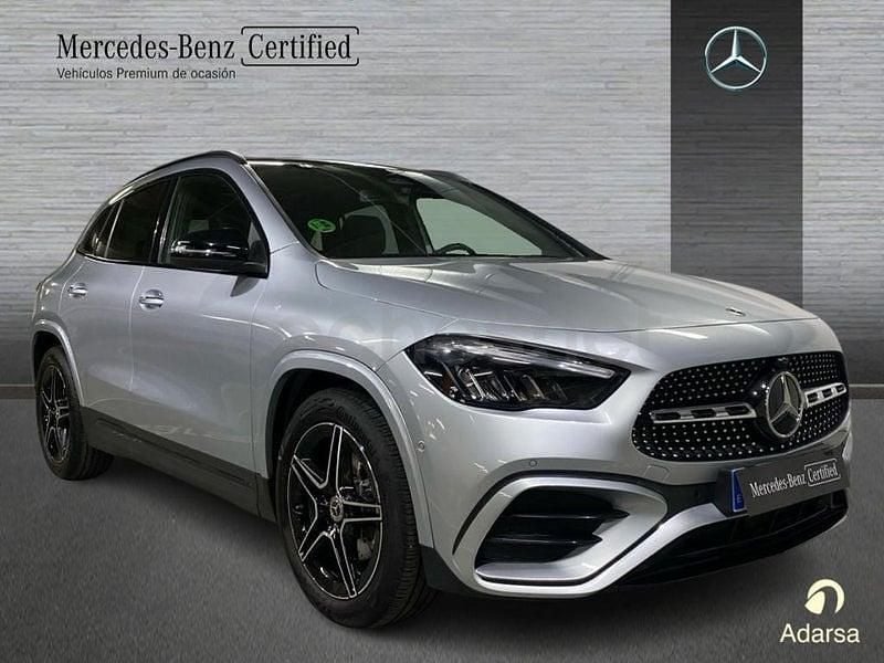 Usado Mercedes GLA200 163 CV (119 kW) 2025 Gris / plata SUV