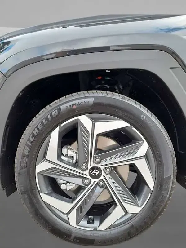 Usado Hyundai Tucson 265 CV (194 kW) 2024 Gris SUV