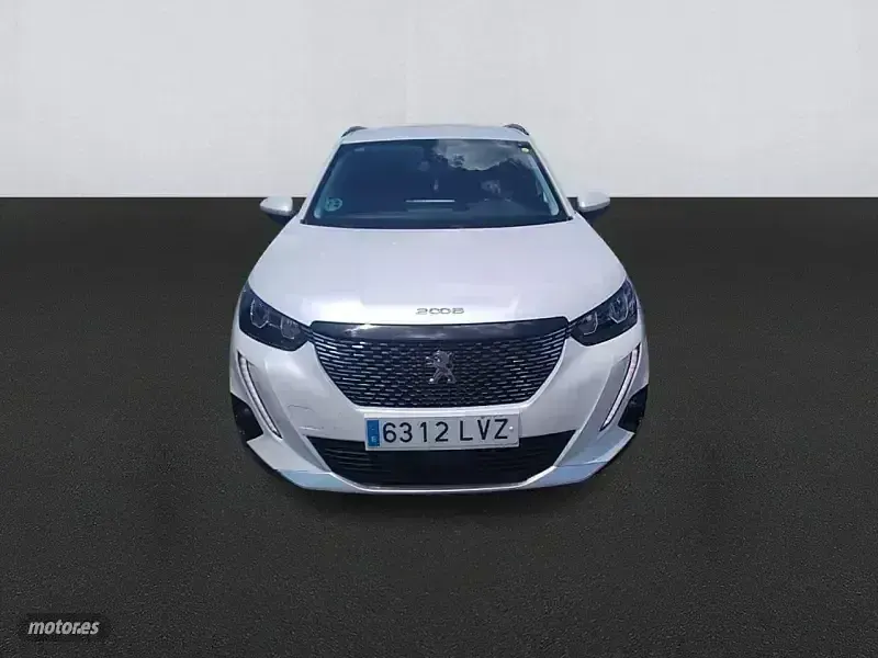 Usado Peugeot 2008 Allure 130 CV (95 kW) 2022 Blanco SUV