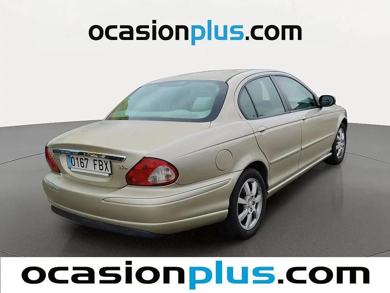 Begagnad Jaguar X-type Executive 155 HK (114 kW) 2006 Guld Sedan