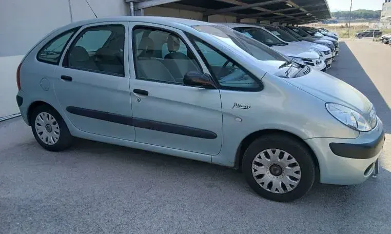 Usado Citroën Xsara Picasso 95 CV (69 kW) 2004 Azul Monovolumen