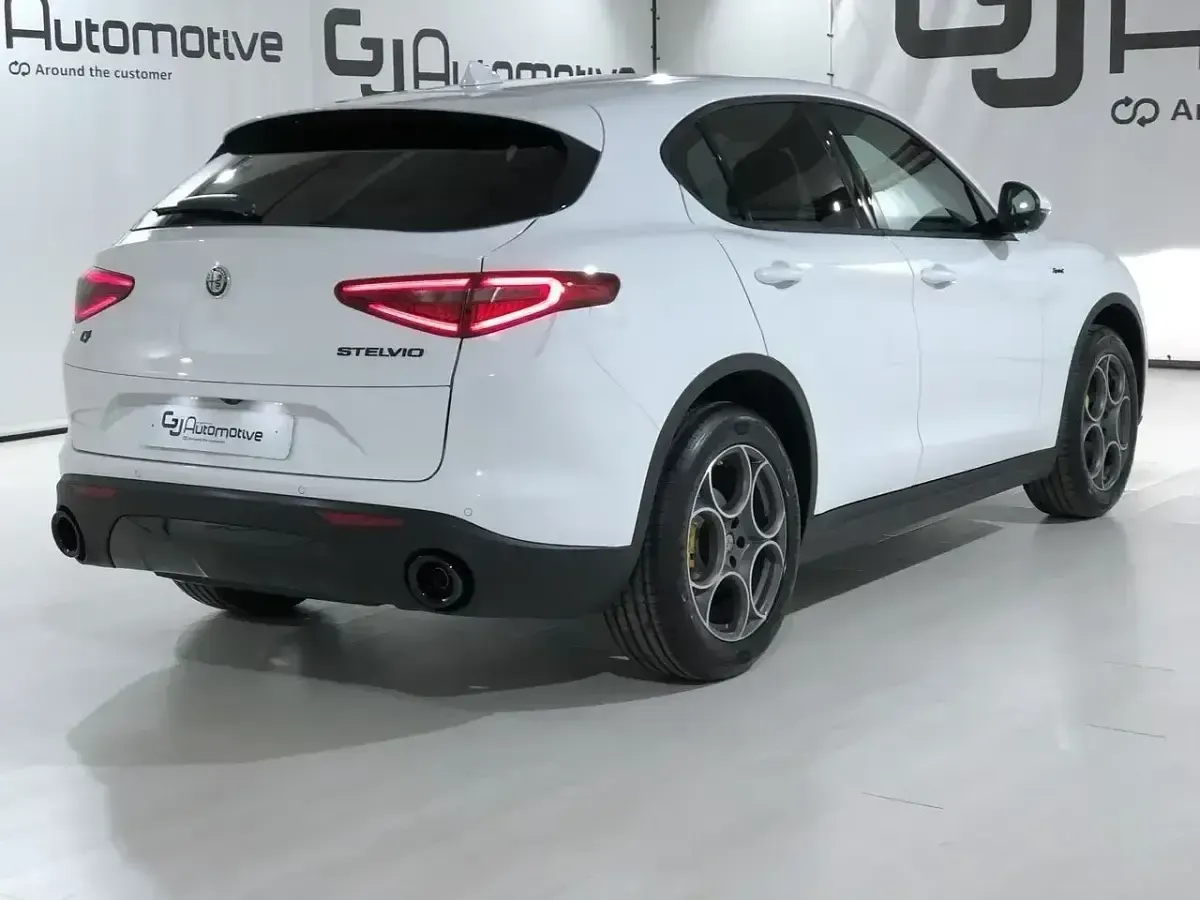 Usado Alfa Romeo Stelvio Sprint 190 CV (139 kW) 2022 Blanco SUV