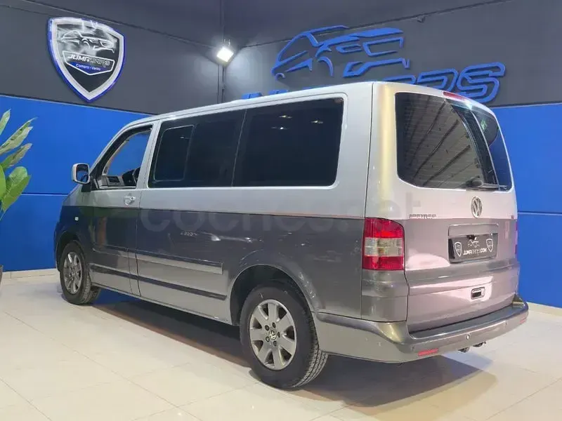 Usado VW Multivan Trendline 130 CV (95 kW) 2007 Gris / plata Monovolumen