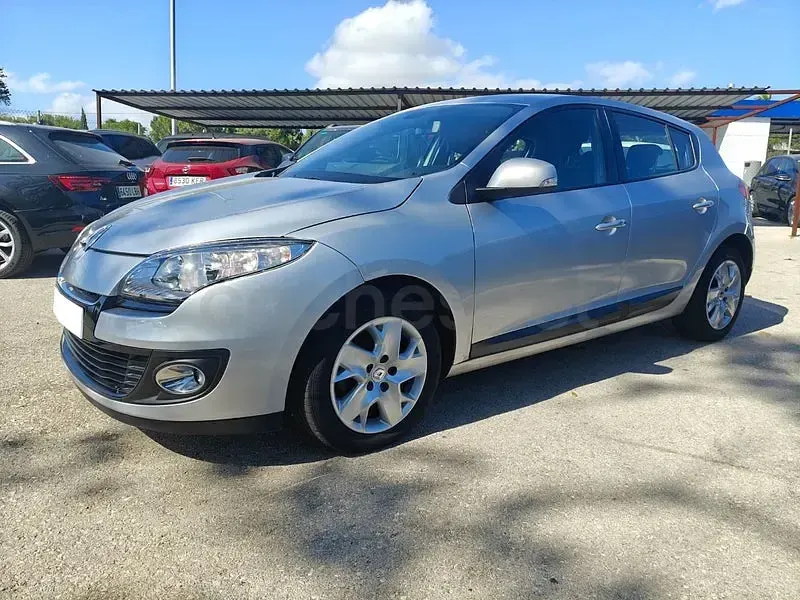 Usado Renault Mégane Authentique 90 CV (66 kW) 2012 Gris / plata Berlina