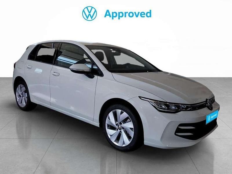 Blanco Nuevo 2025 VW Golf Match Berlina | 35.500 € - Imagen 1/4