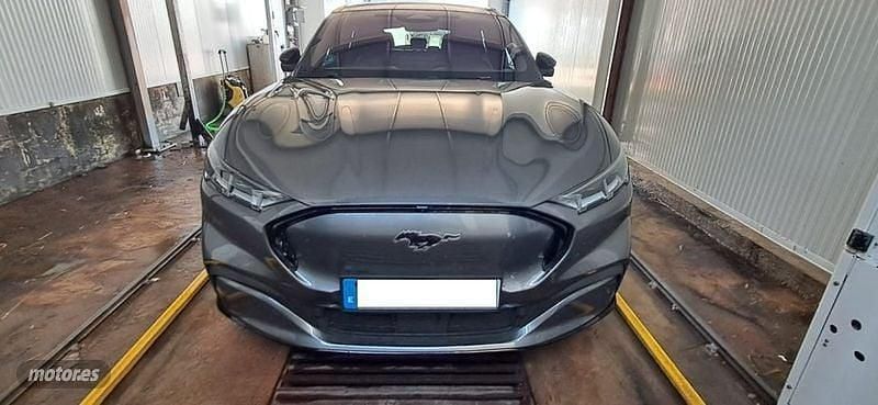 Gris / plateado Usado 2021 Ford Mustang Mach-E SUV | 33.900 € (Super precio) - Imagen 1/4