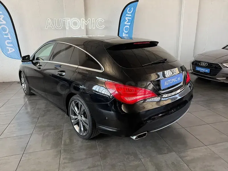 Usado Mercedes CLA200 Shooting Brake Urban 136 CV (100 kW) 2016 Negro Familiar