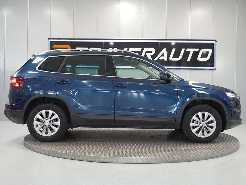 Usado Skoda Karoq Ambition 110 CV (80 kW) 2022 Azul SUV
