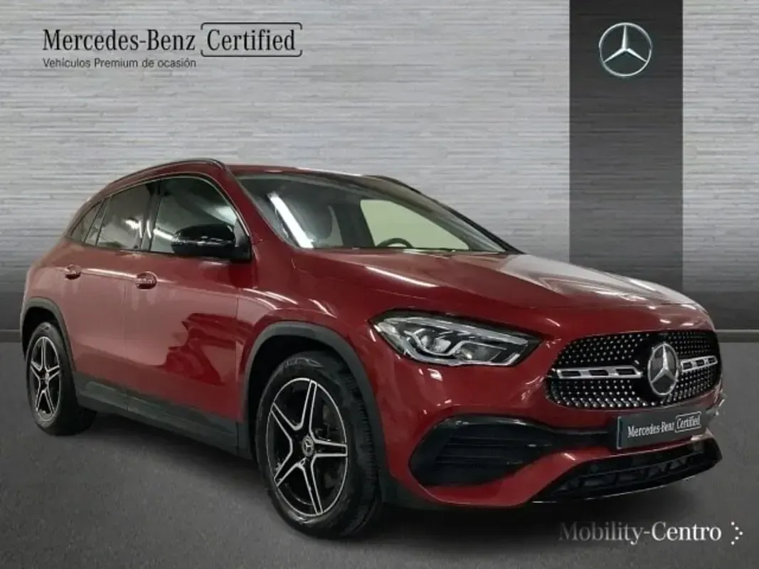 Usado Mercedes GLA200 AMG line 150 CV (110 kW) 2022 Patagonia red  metallic paint SUV