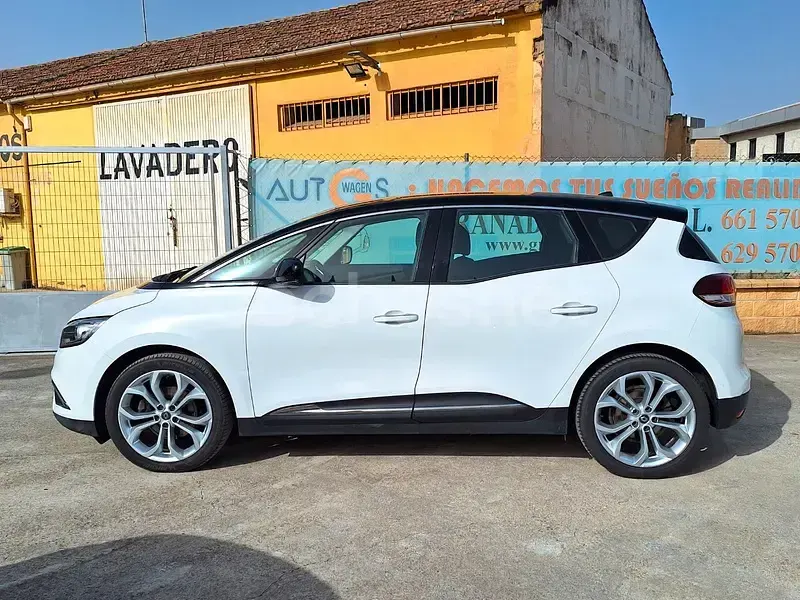 Usado Renault Scénic Zen 120 CV (88 kW) 2020 Blanco Monovolumen