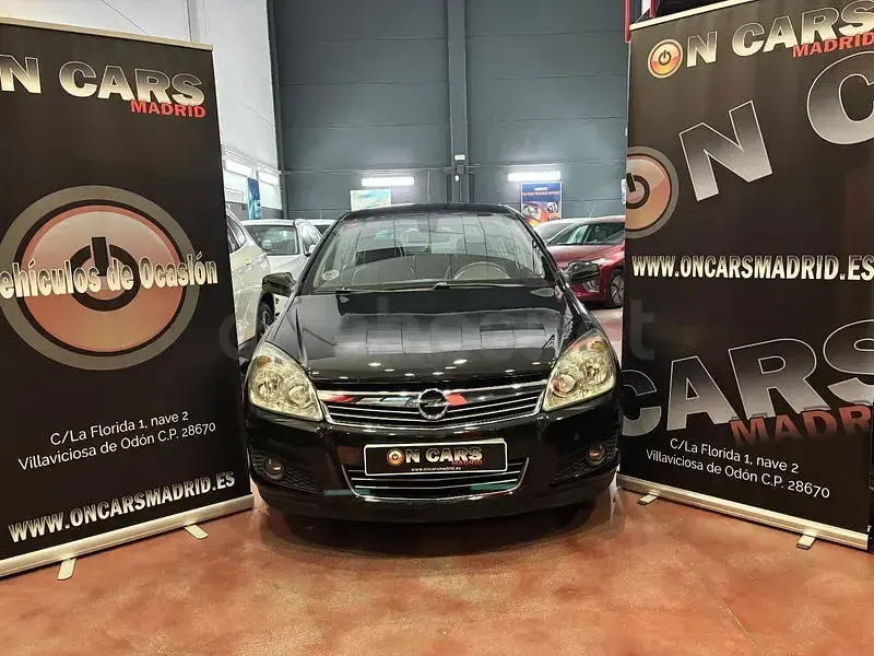 Usado Opel Astra Cosmo 100 CV (73 kW) 2007 Negro Berlina