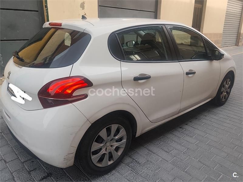 Usado Peugeot 208 Active 82 CV (60 kW) 2016 Blanco Utilitario
