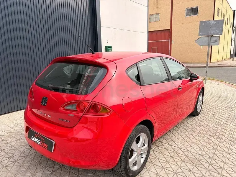 Usado Seat Leon Ecomotive 105 CV (77 kW) 2008 Rojo Utilitario