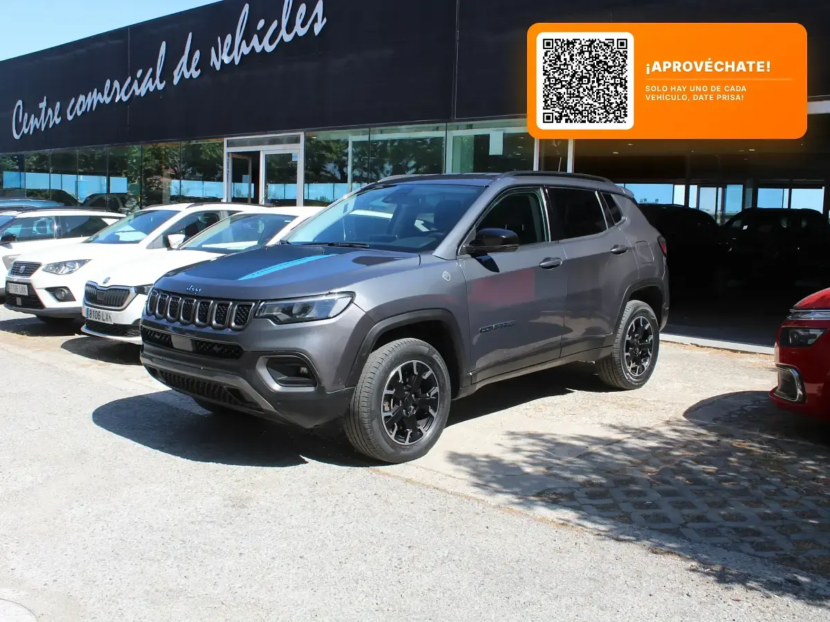 Usado Jeep Compass Limited 240 CV (176 kW) 2023 Gris / plata SUV