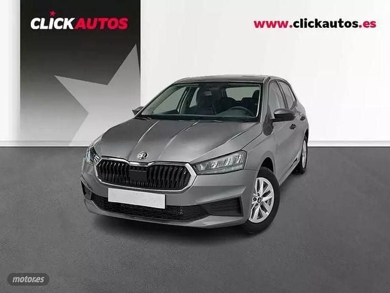 Gris Usado 2025 Skoda Fabia Essence Utilitario | 18.250 € (Un poco caro) - Imagen 1/4