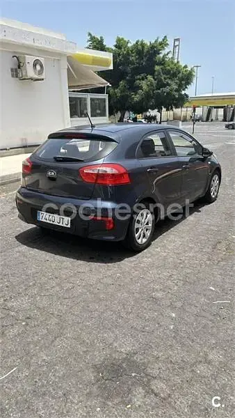 Usado Kia Rio 84 CV (61 kW) 2016 Negro Utilitario