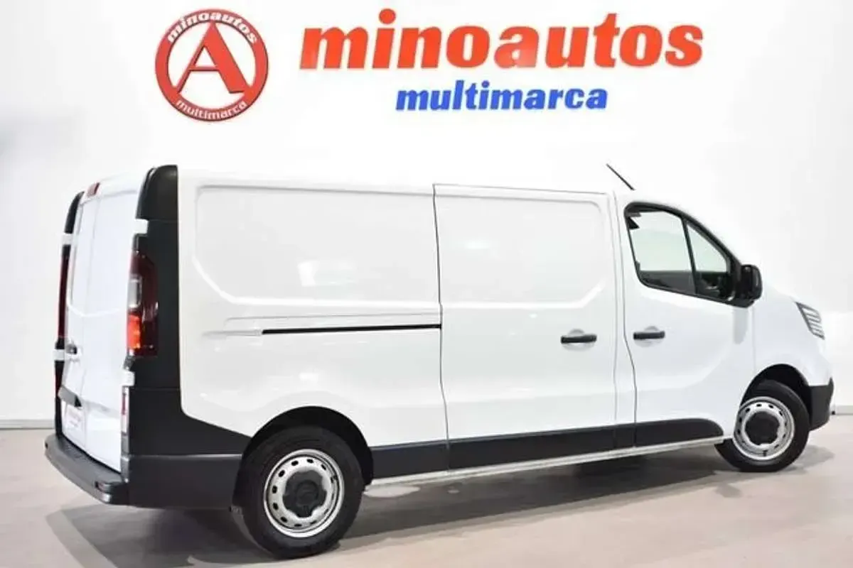 Usado Renault Trafic 131 CV (96 kW) 2022 Blanco Monovolumen