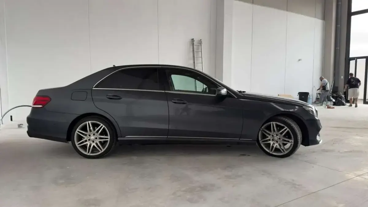 Usado Mercedes E220 Avantgarde 170 CV (125 kW) 2013 Gris Berlina