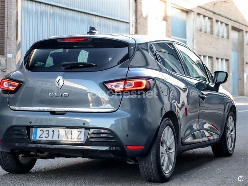 Usado Renault Clio IV LIMITED 90 CV (66 kW) 2018 Gris / plata Berlina