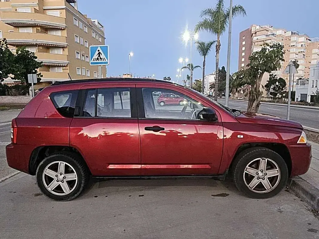 Usado Jeep Compass Sport 140 CV (102 kW) 2007 Burdeos SUV