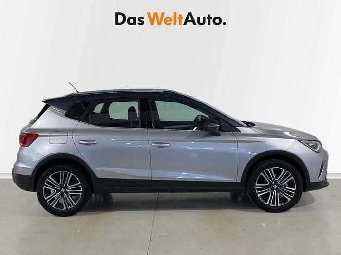 Usado Seat Arona FR 110 CV (80 kW) 2023 Gris plata SUV