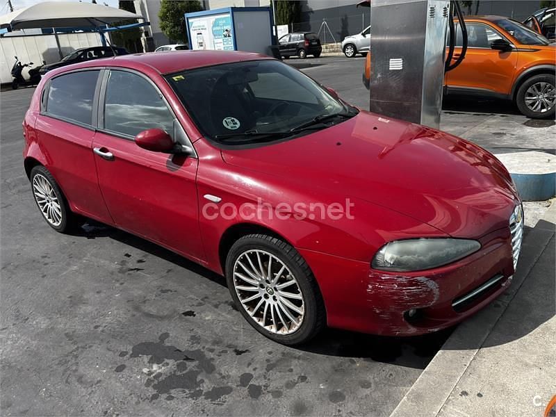 Usado Alfa Romeo 147 Distinctive 120 CV (88 kW) 2008 Rojo Utilitario
