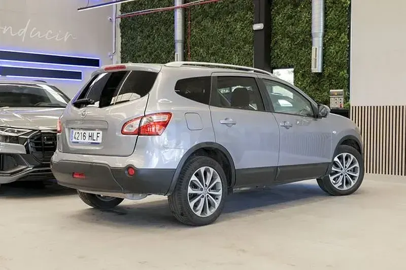 Usado Nissan Qashqai +2 360º 130 CV (95 kW) 2012 Gris SUV