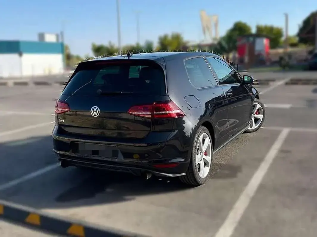 Usado VW Golf VII GTI 230 CV (169 kW) 2013 Negro Utilitario