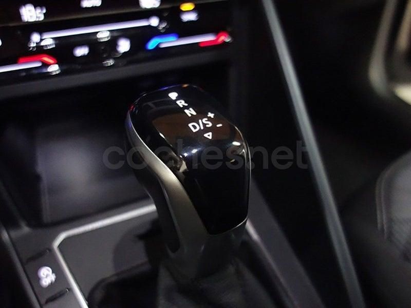 Usado VW Polo R-line 110 CV (80 kW) 2022 Negro Utilitario