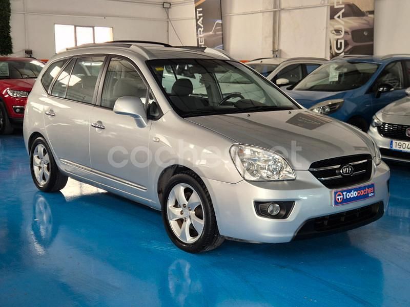 Usado Kia Carens 140 CV (102 kW) 2007 Gris / plata Monovolumen