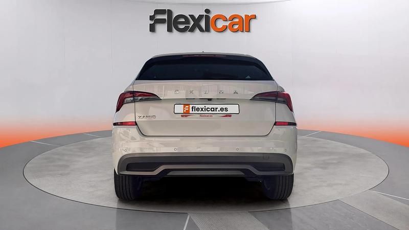Usado Skoda Kamiq Ambition 110 CV (80 kW) 2021 Blanco SUV
