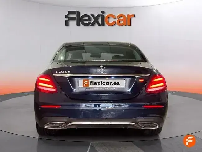 Usado Mercedes E220 194 CV (142 kW) 2018 Azul Berlina