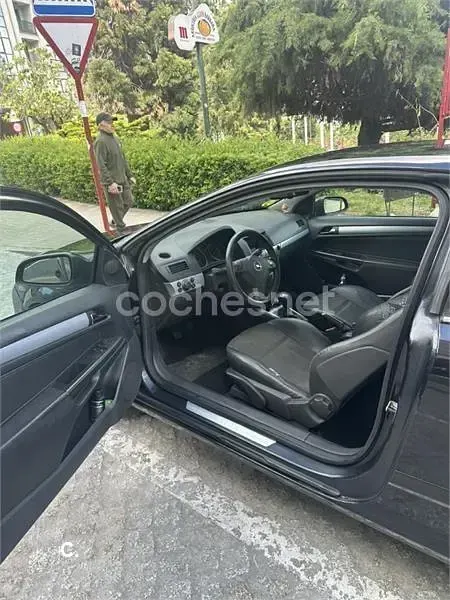 Usado Opel Astra GTC Sport 120 CV (88 kW) 2006 Negro Berlina