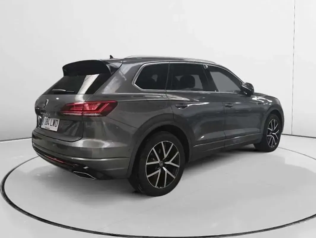 Usado VW Touareg Elegance 286 CV (210 kW) 2022 Gris SUV