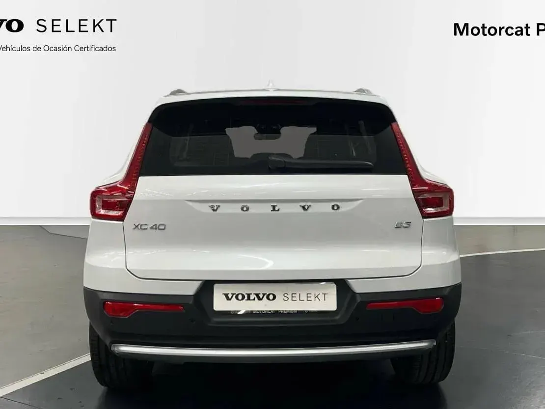 Nuevo Volvo XC40 Core 163 CV (119 kW) 2025 Crystal white m.c707e SUV
