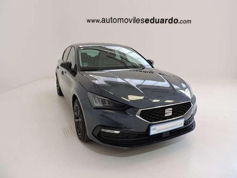 Usado Seat Leon Style 116 CV (85 kW) 2021 Gris Berlina