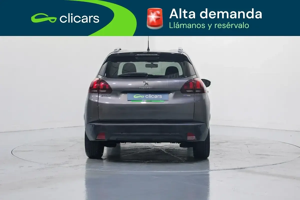 Usado Peugeot 2008 Style 110 CV (80 kW) 2017 Gris / plata SUV