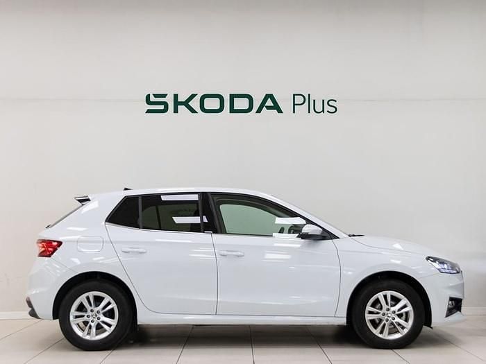 Usado Skoda Fabia Selection 95 CV (69 kW) 2023 Blanco