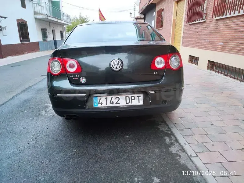Usado VW Passat Advance 140 CV (102 kW) 2005 Negro Familiar