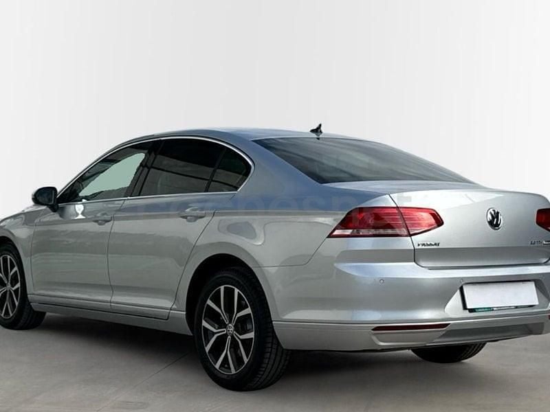 Usado VW Passat Advance 150 CV (110 kW) 2016 Gris / plata Berlina