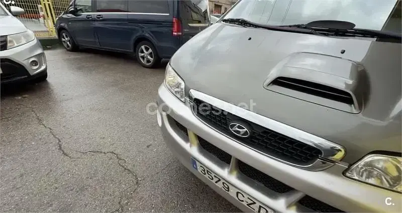 Usado Hyundai H-1 99 CV (72 kW) 2004 Gris / plata Monovolumen