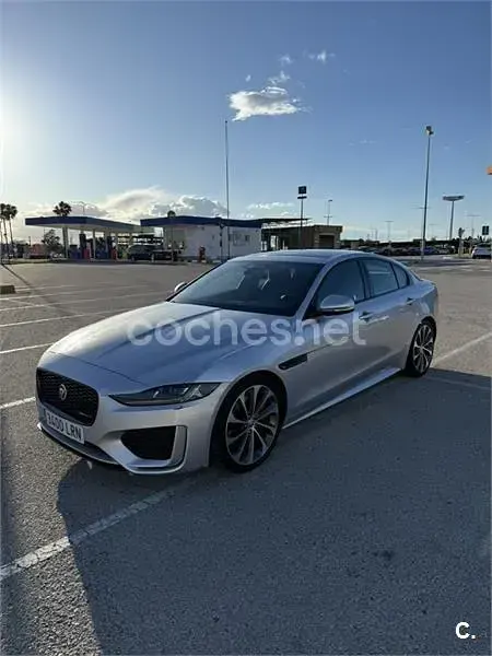 Usado Jaguar XE R-Dynamic 180 CV (132 kW) 2020 Gris / plata Berlina
