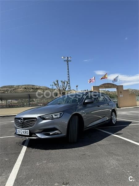 Usado Opel Insignia Business 136 CV (100 kW) 2018 Gris / plata Familiar