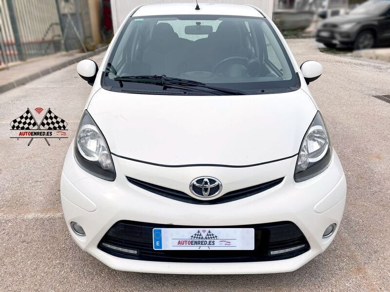 Blanco Usado 2012 Toyota Aygo City Utilitario | 5995 € (Precio justo) - Imagen 1/4