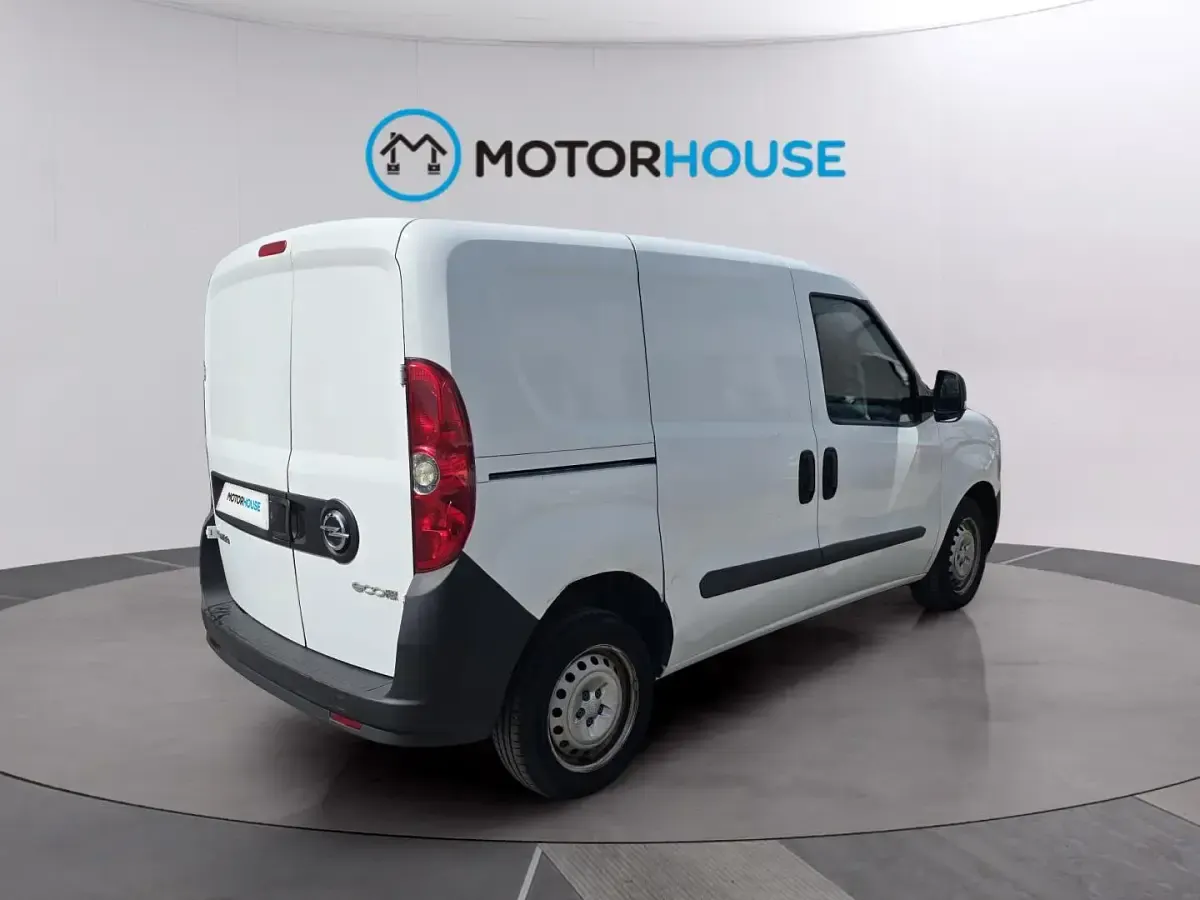 Usado Opel Combo Expression 90 CV (66 kW) 2014 Blanco Monovolumen