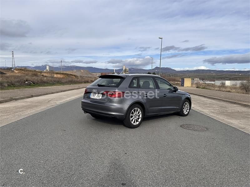 Usado Audi A3 110 CV (80 kW) 2015 Gris / plata Berlina