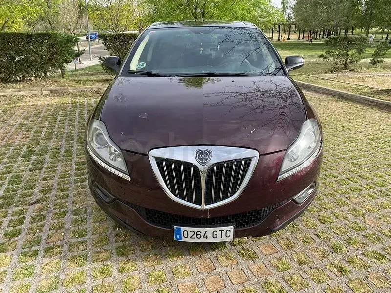 Usado Lancia Delta 120 CV (88 kW) 2009 Granate Utilitario